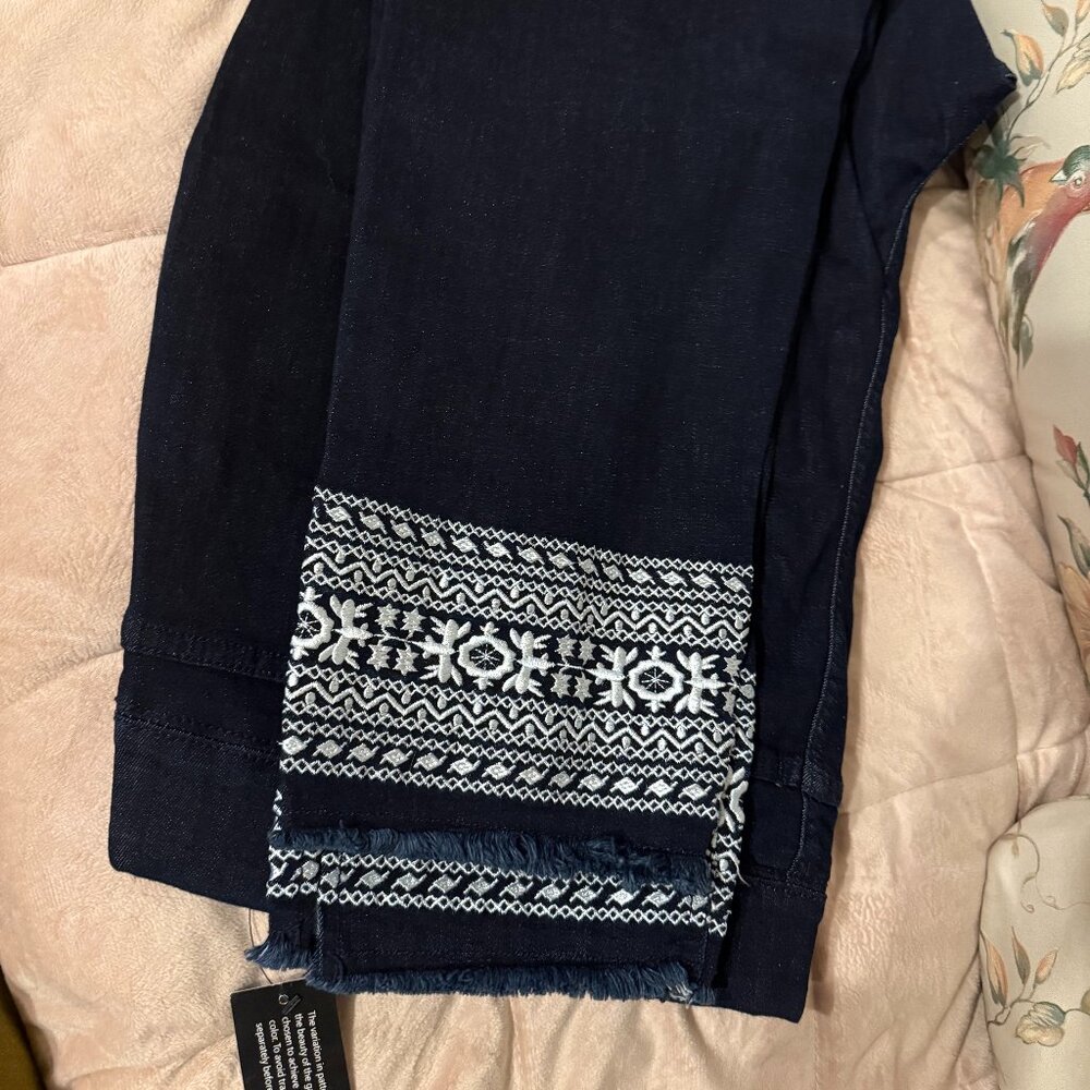 D & Co. Women's Stretch Pull-on Jeans Plus Size 22 NWT Dark Wash Embroidered